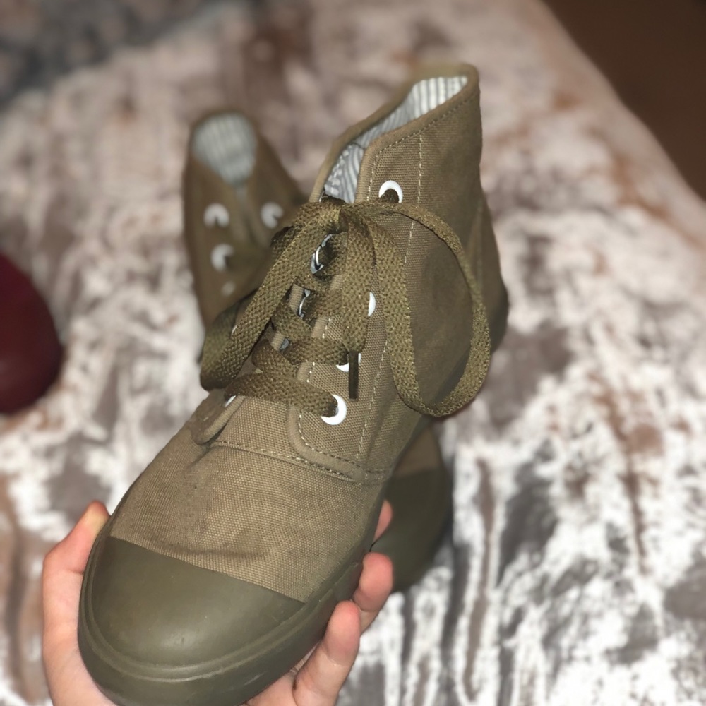 BANGS Olive Green